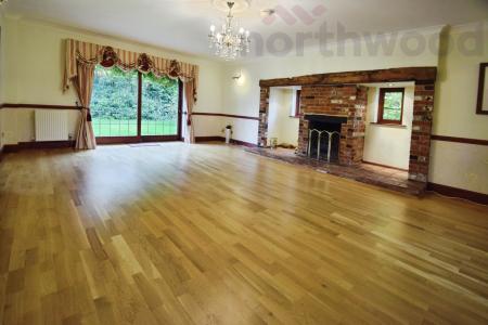 4 bedroom Detached house to let in Hackford Road, Wicklewood, NR18