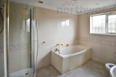 4 bedroom Detached house to let in Hackford Road, Wicklewood, NR18