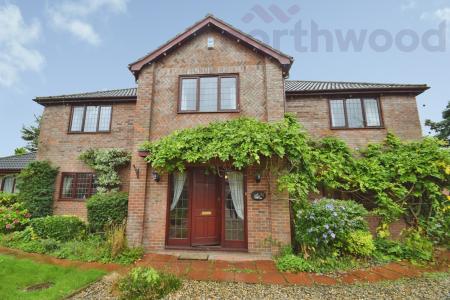 4 bedroom Detached house to let in Hackford Road, Wicklewood, NR18