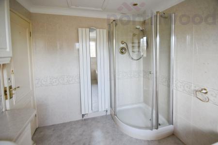 4 bedroom Detached house to let in Hackford Road, Wicklewood, NR18