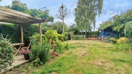 4 bedroom Semi-detached house for sale in Myrtle Avenue, Costessey, Norwich, NR8