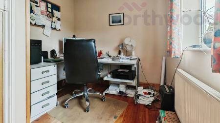 4 bedroom Semi-detached house for sale in Myrtle Avenue, Costessey, Norwich, NR8