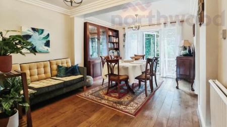 4 bedroom Semi-detached house for sale in Myrtle Avenue, Costessey, Norwich, NR8