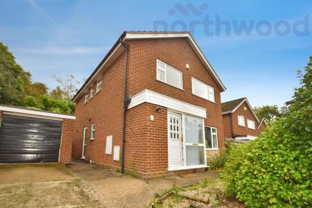 4 bedroom Detached house to let in Clovelly Drive, Hellesdon, NR6