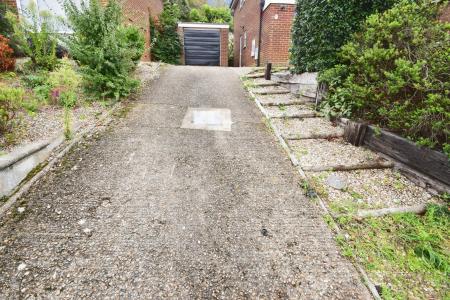 4 bedroom Detached house to let in Clovelly Drive, Hellesdon, NR6