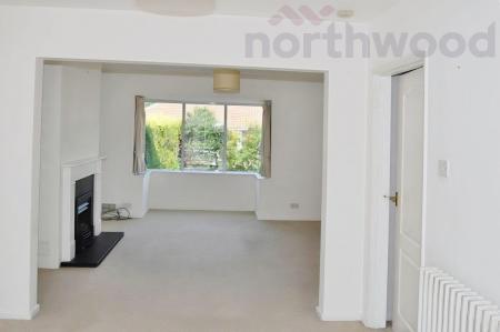 3 bedroom Semi-detached house to let in Hillcrest Road, Thorpe St Andrew, NR7