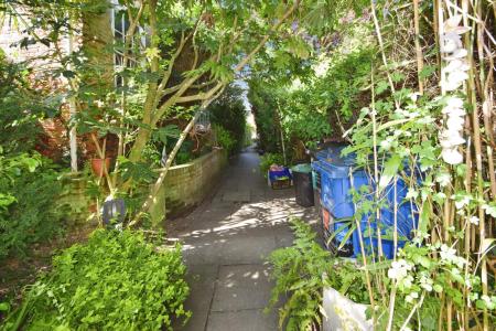 2 bedroom Flat to let in Calvert Street, Norwich, NR3