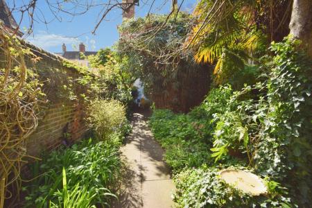 2 bedroom Flat to let in Calvert Street, Norwich, NR3