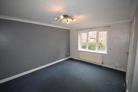 3 bedroom Semi-detached house to let in Buttercup Way, Norwich, NR5