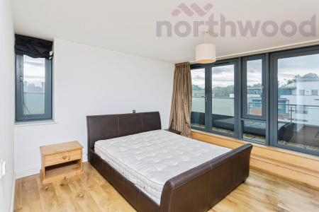 2 bedroom Penthouse to let in Granary View, Paper Mill Yard