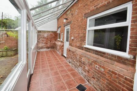 3 bedroom Barn Conversion to let in Watton Road, Colney, NR4