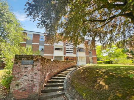 2 bedroom Flat to let in Fountain Court, Ipswich Road