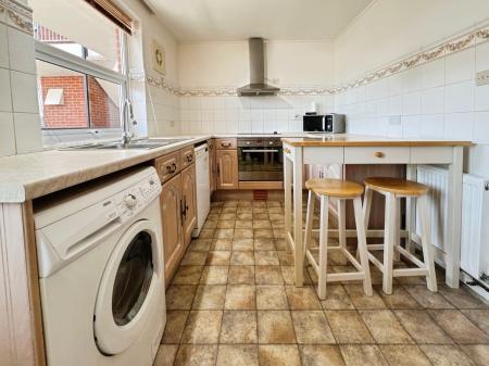 2 bedroom Flat to let in Fountain Court, Ipswich Road