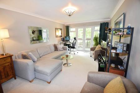 2 bedroom Flat to let in Cairns Court, Norwich
