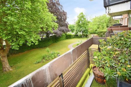 2 bedroom Flat to let in Cairns Court, Norwich