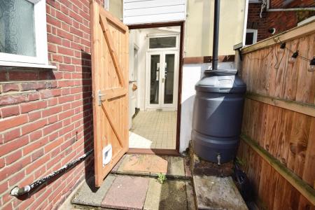 1 bedroom Flat to let in Magdalen Road, Norwich, NR3