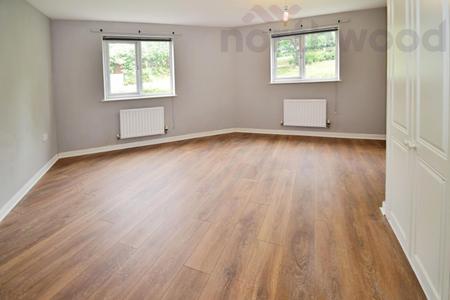 3 bedroom Flat to let in Whistlefish Court