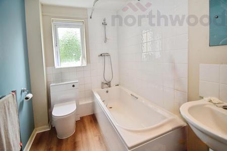3 bedroom Flat to let in Whistlefish Court