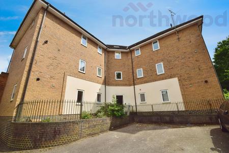 3 bedroom Flat to let in Whistlefish Court