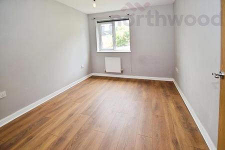 3 bedroom Flat to let in Whistlefish Court