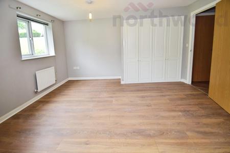 3 bedroom Flat to let in Whistlefish Court