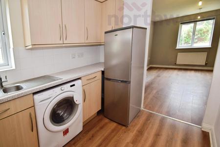 3 bedroom Flat to let in Whistlefish Court