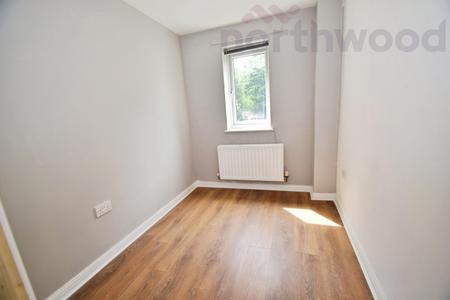 3 bedroom Flat to let in Whistlefish Court