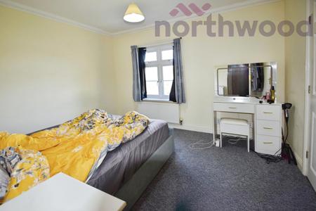 3 bedroom Flat to let in Tolye Road, Norwich, NR5
