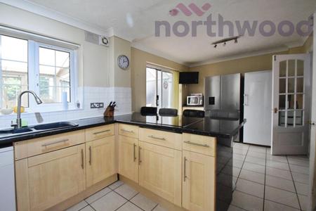1 bedroom Flat to let in Kingswood Avenue, Thorpe Marriott, Norwich, NR8