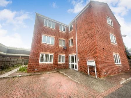 1 bedroom Flat for sale in Fairway Drive, Carlton, Nottingham, NG4