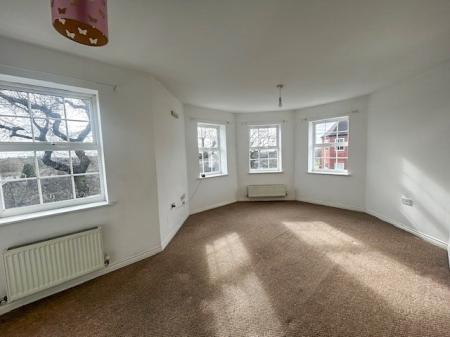 2 bedroom Flat for sale in Gilbert Close, Deansgate, Nottingham, NG5