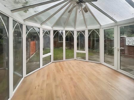 3 bedroom Semi-detached house to let in Ellwood Crescent, Nottingham, Wollaton Nottingham, NG8