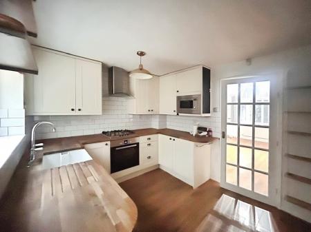 3 bedroom Semi-detached house to let in Ellwood Crescent, Nottingham, Wollaton Nottingham, NG8