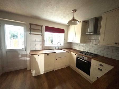 3 bedroom Semi-detached house to let in Ellwood Crescent, Nottingham, Wollaton Nottingham, NG8