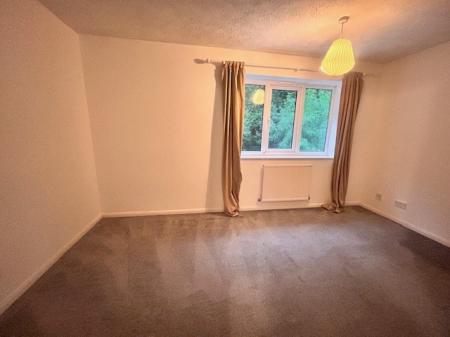 3 bedroom Semi-detached house to let in Ellwood Crescent, Nottingham, Wollaton Nottingham, NG8