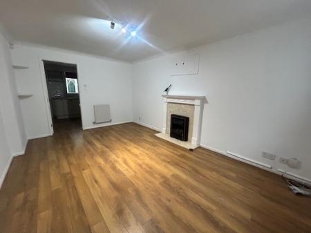 3 bedroom Semi-detached house to let in Ellwood Crescent, Nottingham, Wollaton Nottingham, NG8