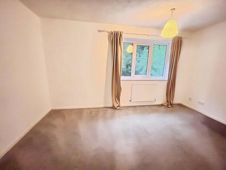 3 bedroom Semi-detached house to let in Ellwood Crescent, Nottingham, Wollaton Nottingham, NG8
