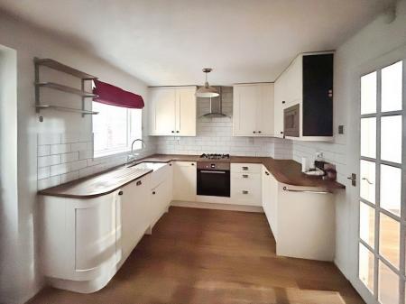 3 bedroom Semi-detached house to let in Ellwood Crescent, Nottingham, Wollaton Nottingham, NG8