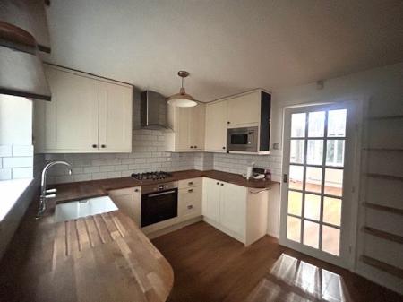 3 bedroom Semi-detached house to let in Ellwood Crescent, Nottingham, Wollaton Nottingham, NG8