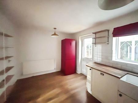 3 bedroom Semi-detached house to let in Ellwood Crescent, Nottingham, Wollaton Nottingham, NG8