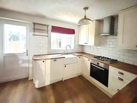 3 bedroom Semi-detached house to let in Ellwood Crescent, Nottingham, Wollaton Nottingham, NG8