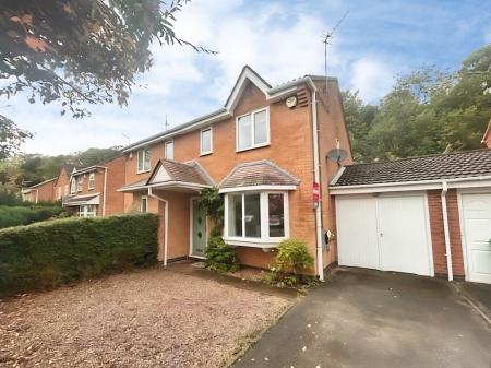 3 bedroom Semi-detached house to let in Ellwood Crescent, Nottingham, Wollaton Nottingham, NG8