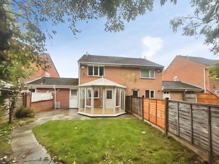 3 bedroom Semi-detached house to let in Ellwood Crescent, Nottingham, Wollaton Nottingham, NG8