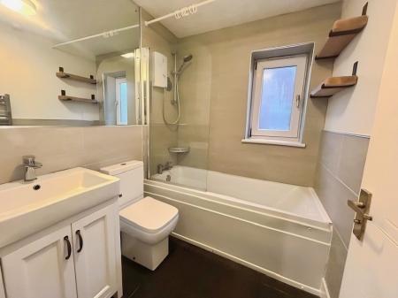 3 bedroom Semi-detached house to let in Ellwood Crescent, Nottingham, Wollaton Nottingham, NG8