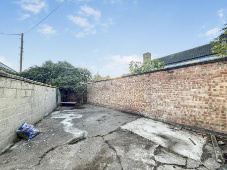 3 bedroom Semi-detached house to let in Rob Roy Avenue, Nottingham, NG7