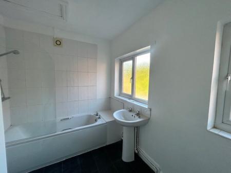 3 bedroom Semi-detached house to let in Westbury Road, Basford, Nottingham, NG5