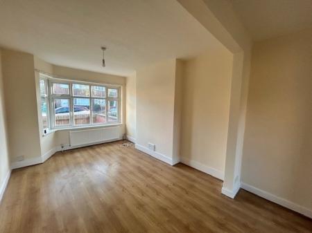 3 bedroom Semi-detached house to let in Westbury Road, Basford, Nottingham, NG5