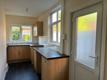 3 bedroom Semi-detached house to let in Westbury Road, Basford, Nottingham, NG5