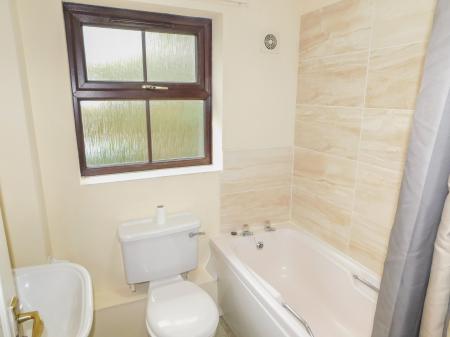 2 bedroom Semi-detached house to let in Heron Drive, Lenton, Nottingham, NG7