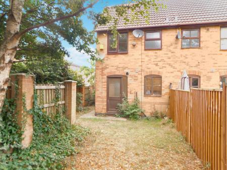 2 bedroom Semi-detached house to let in Heron Drive, Lenton, Nottingham, NG7